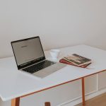 Creëer een efficiënte werkruimte in je woonkamer